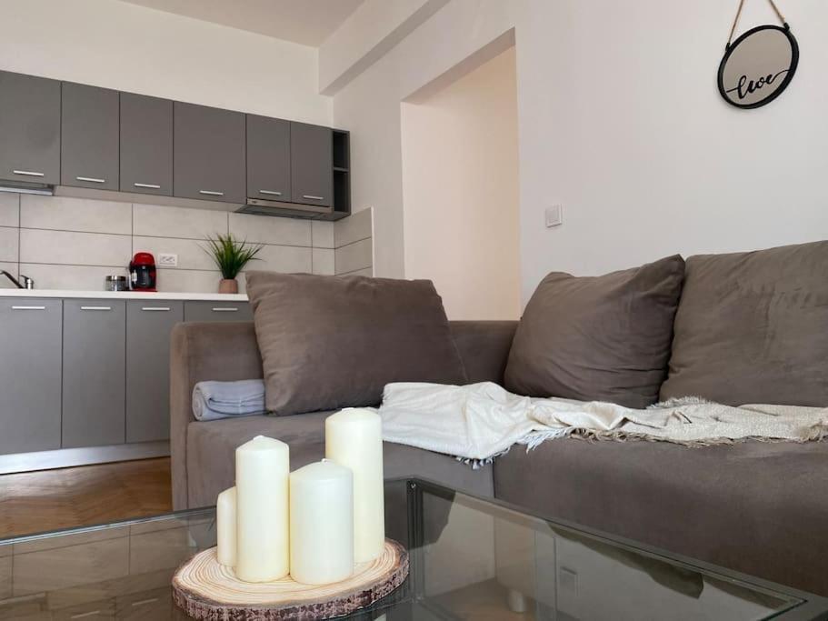 2 Bedroom Apartment With Terrace In City Center Bucureşti Exterior foto
