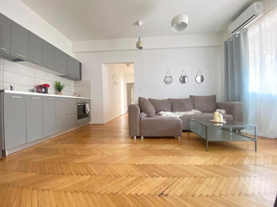 2 Bedroom Apartment With Terrace In City Center Bucureşti Exterior foto