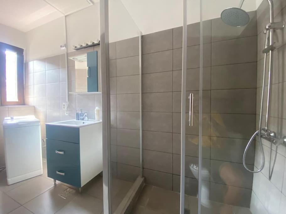 2 Bedroom Apartment With Terrace In City Center Bucureşti Exterior foto