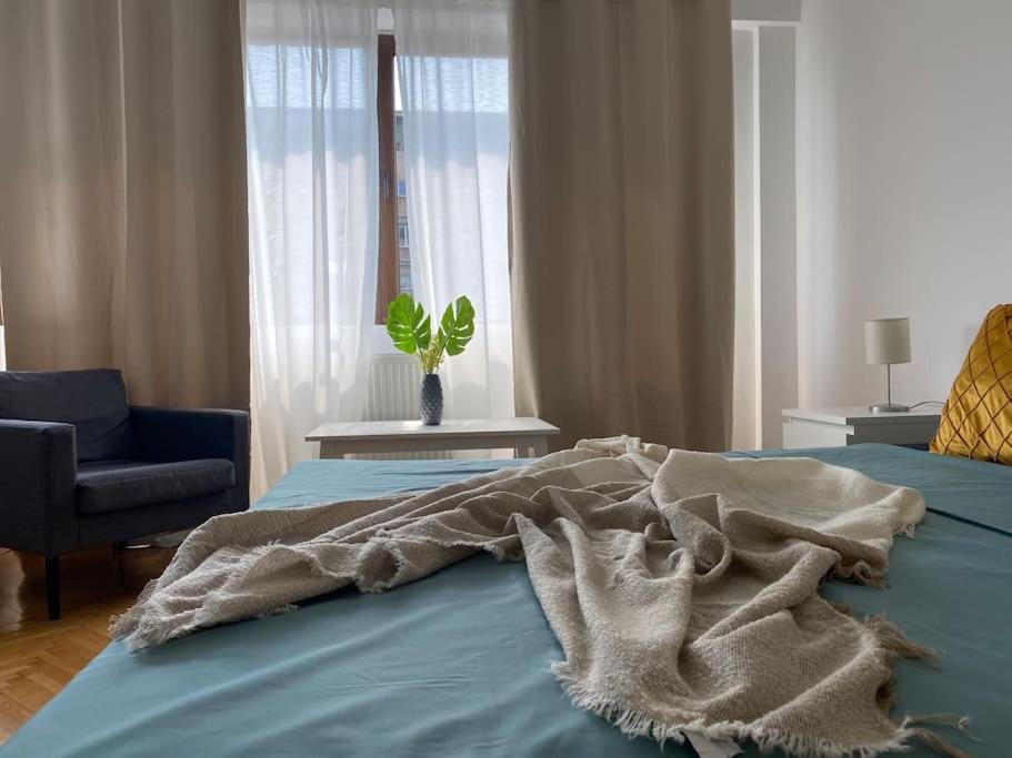 2 Bedroom Apartment With Terrace In City Center Bucureşti Exterior foto