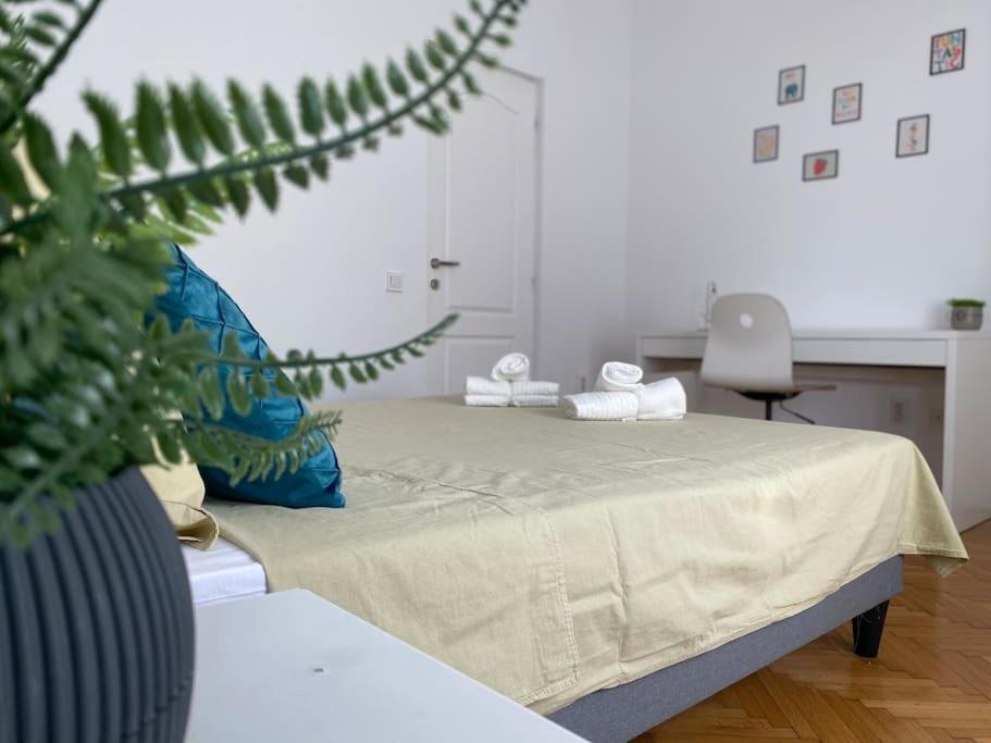 2 Bedroom Apartment With Terrace In City Center Bucureşti Exterior foto