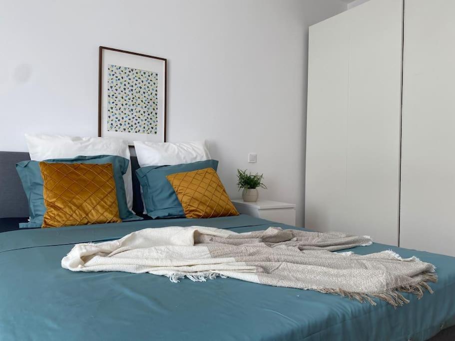 2 Bedroom Apartment With Terrace In City Center Bucureşti Exterior foto