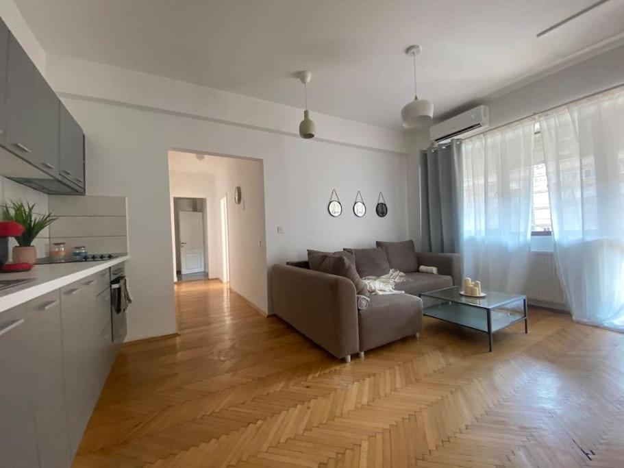 2 Bedroom Apartment With Terrace In City Center Bucureşti Exterior foto