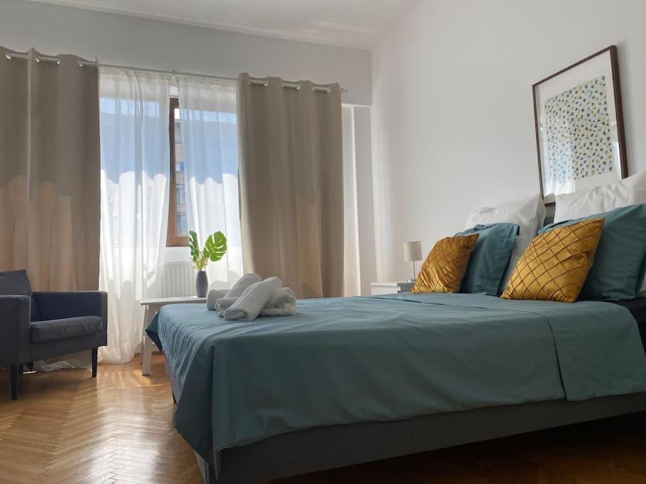 2 Bedroom Apartment With Terrace In City Center Bucureşti Exterior foto